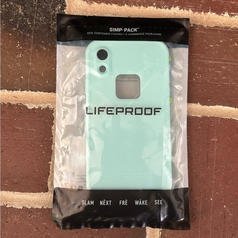 iPhone XR LIFEPROOF case